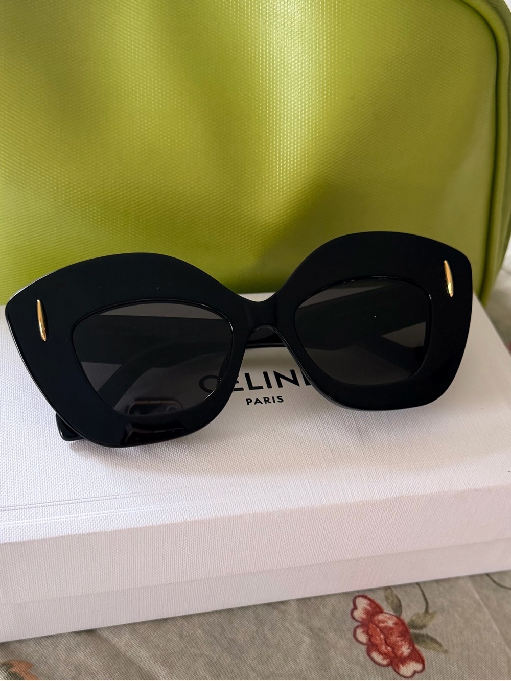 Loewe anagram Black Cat-Eye Sunglasses with Gold Accents